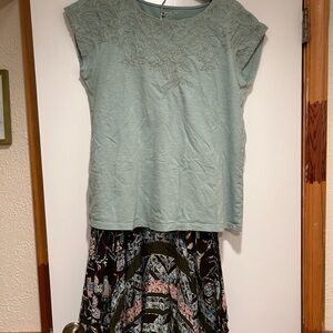 Coldwater Creek embroidered top size Medium but runs Large.